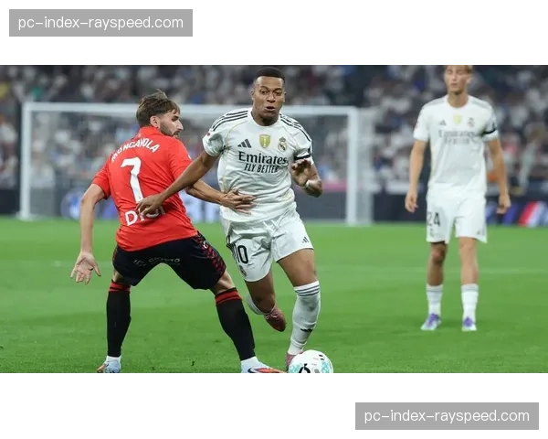 从被针对到主宰比赛：解析姆巴佩在次回合如何通过无球跑动破解肋部包夹